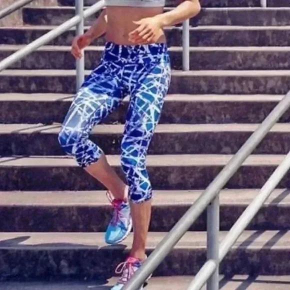 Athleta Floral Geometric Sonar Capri Blue Purple Leggings Womens Size XS - Picture 15 of 15